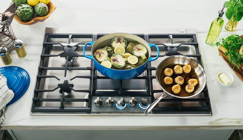 Thermador - Masterpiece 36" Built-In Gas Cooktop with 5 Pedestal Star Burners and ExtraLow Slect and LP Conversion - Stainless Steel