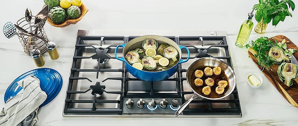 Thermador - Masterpiece 36" Built-In Gas Cooktop with 5 Pedestal Star Burners and ExtraLow Slect and LP Conversion - Stainless Steel