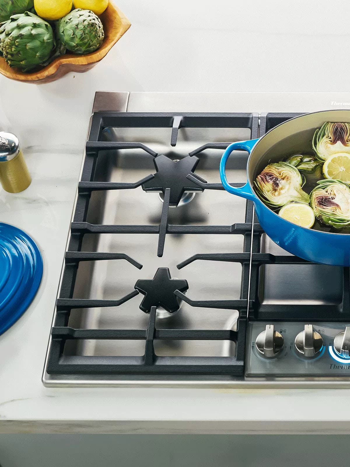 Thermador - Masterpiece 36" Built-In Gas Cooktop with 5 Pedestal Star Burners and ExtraLow Slect and LP Conversion - Stainless Steel