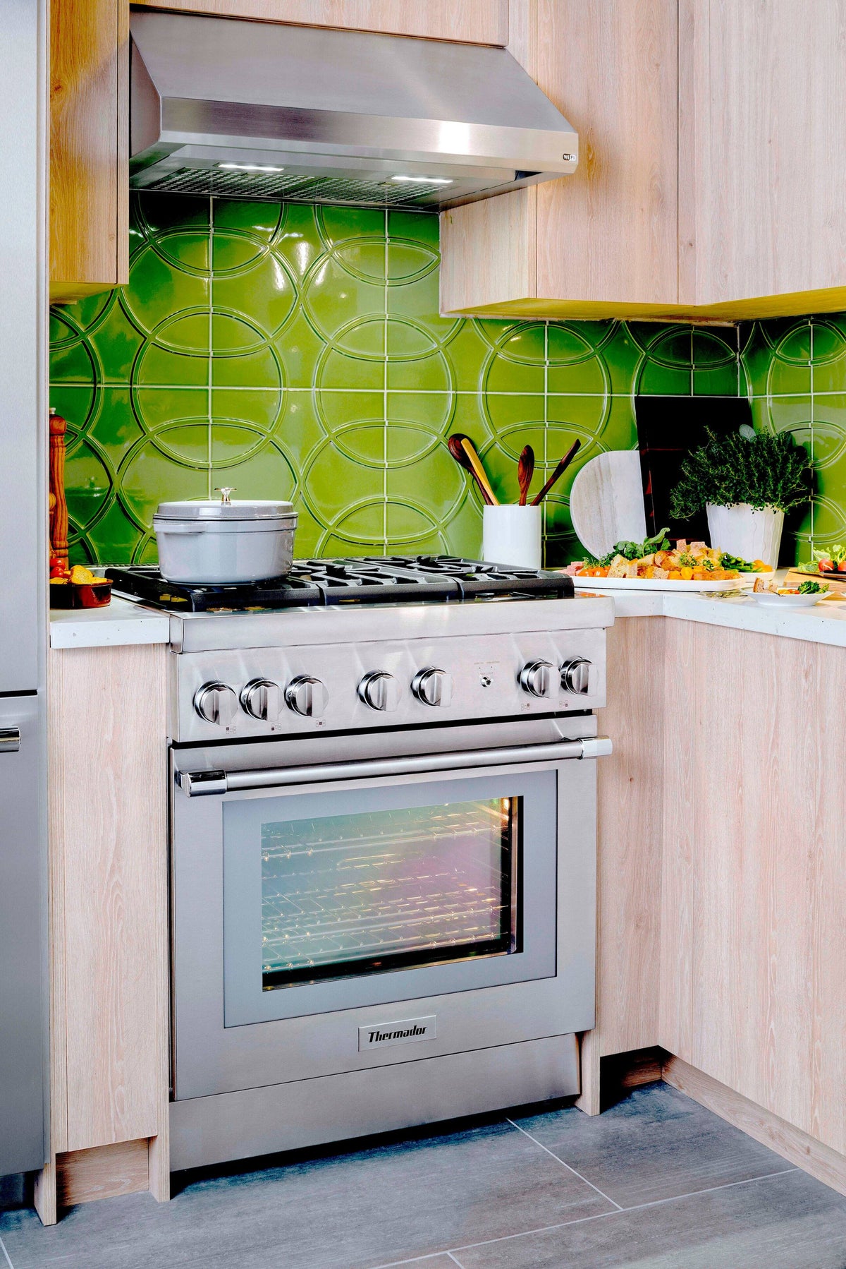 Thermador Masterpiece - 36 inches - Externally Vented & Recirculating - Wall Range Hood - Stainless Steel