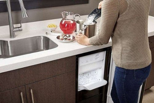 Whirlpool - 15" 29-Lb. Freestanding Icemaker - Black