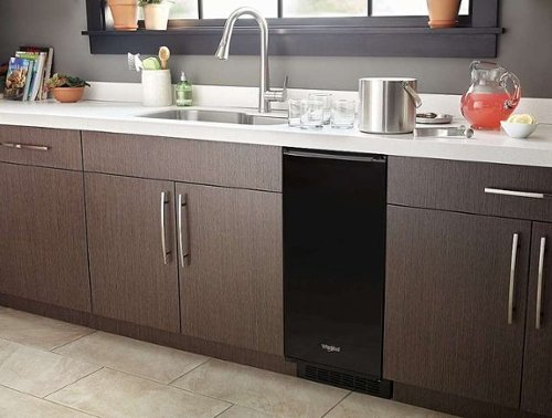 Whirlpool - 15" 29-Lb. Freestanding Icemaker - Black