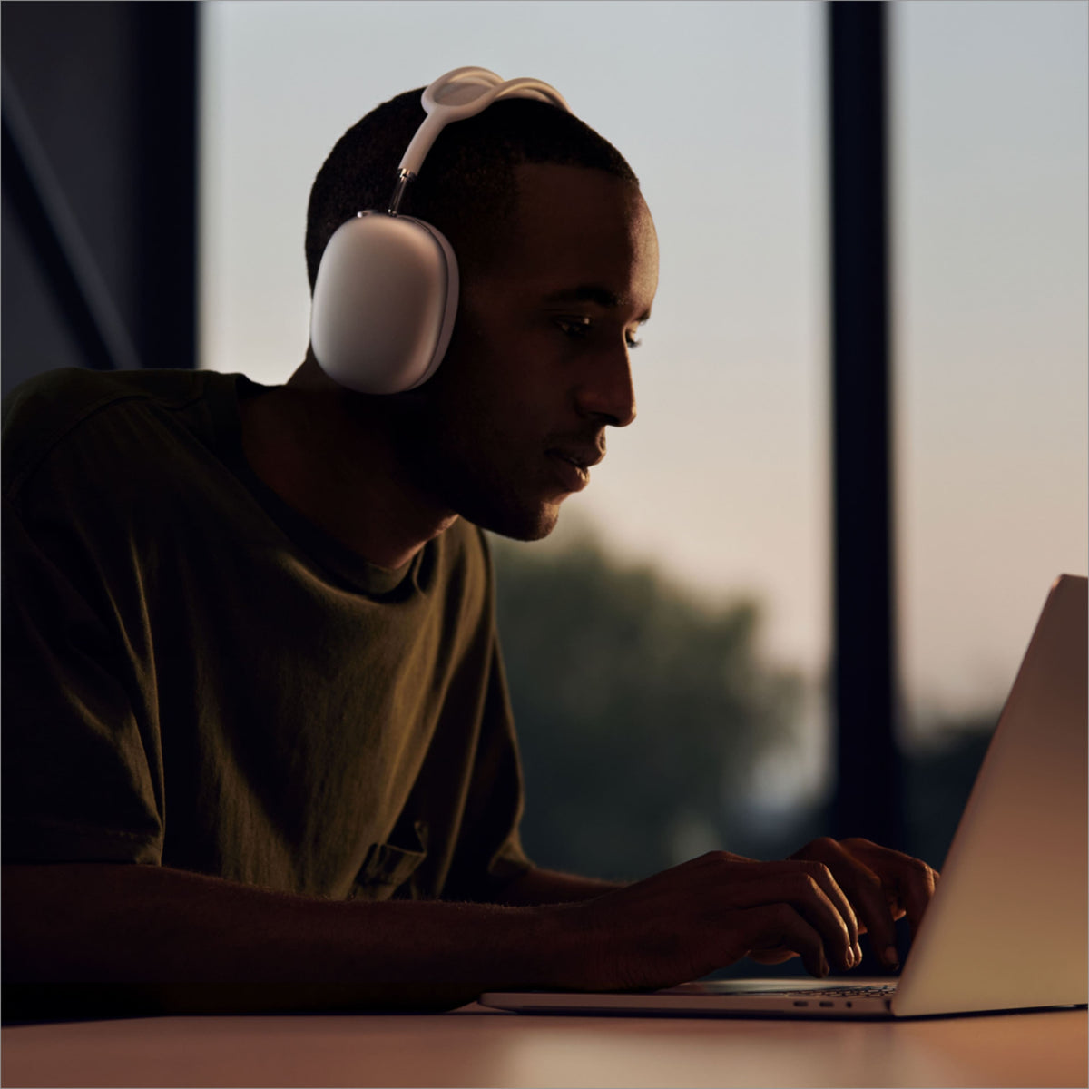 Apple - AirPods Max (Lightning) - Space Gray