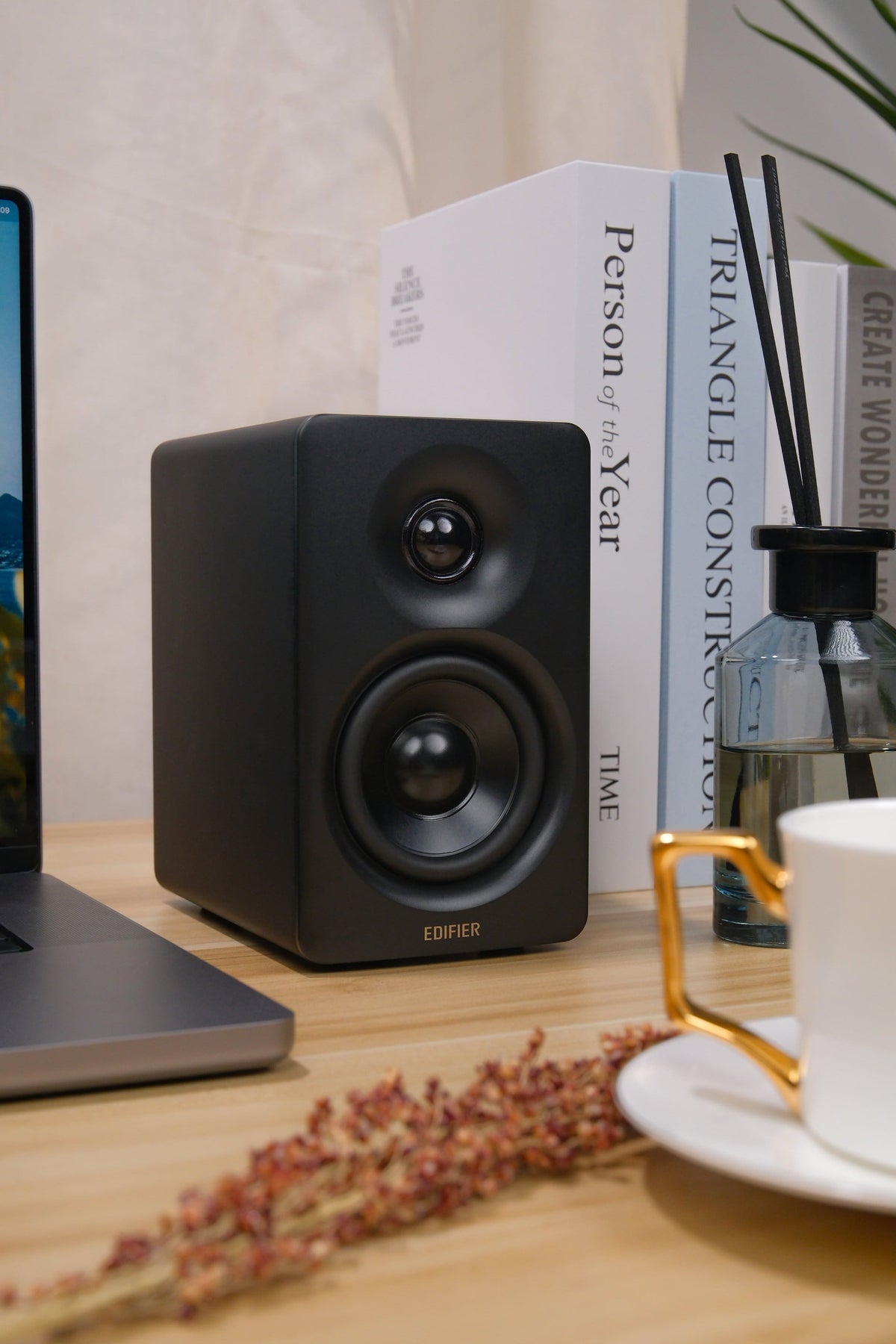 Edifier - M60 Compact Desktop 2.0 Speakers (Pair) - Black