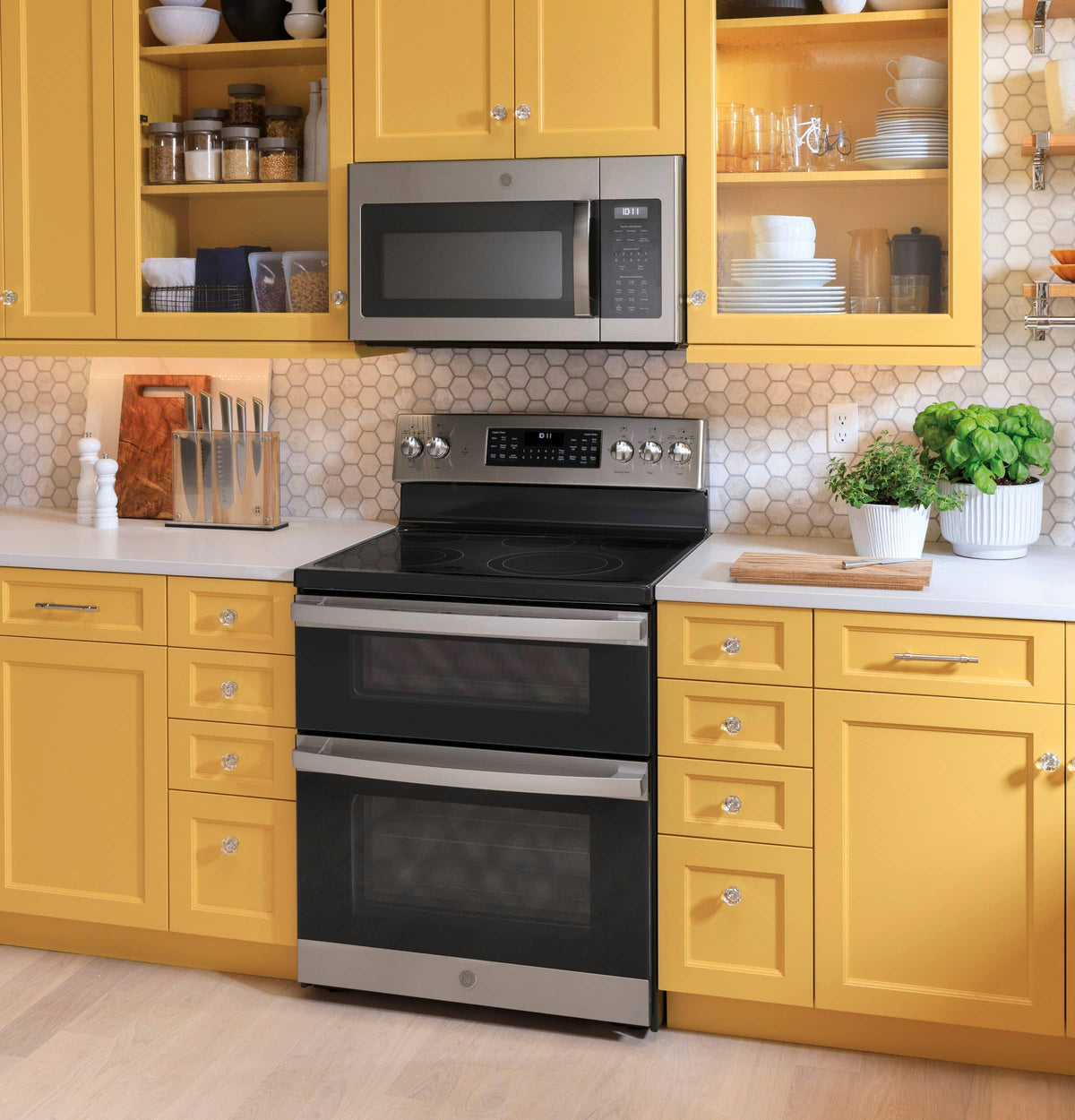 GE - 30 in. Wide 5 Elements 6.6 Cu. Ft. Freestanding Double Oven Electric Convection Range with Steam Cleaning and Air Fry - Stainless Steel