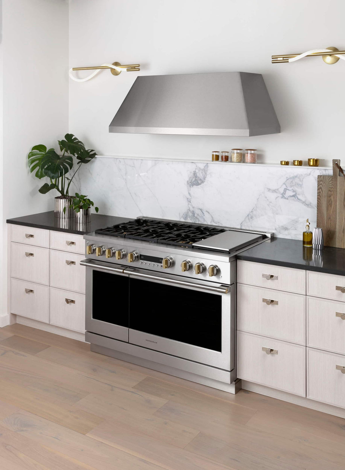 Monogram - 48 in. Wide 7 Burners 8.25 Cu. Ft. Freestanding Double Oven Dual Fuel Convection Smart Range with Self-Clean - Stainless Steel