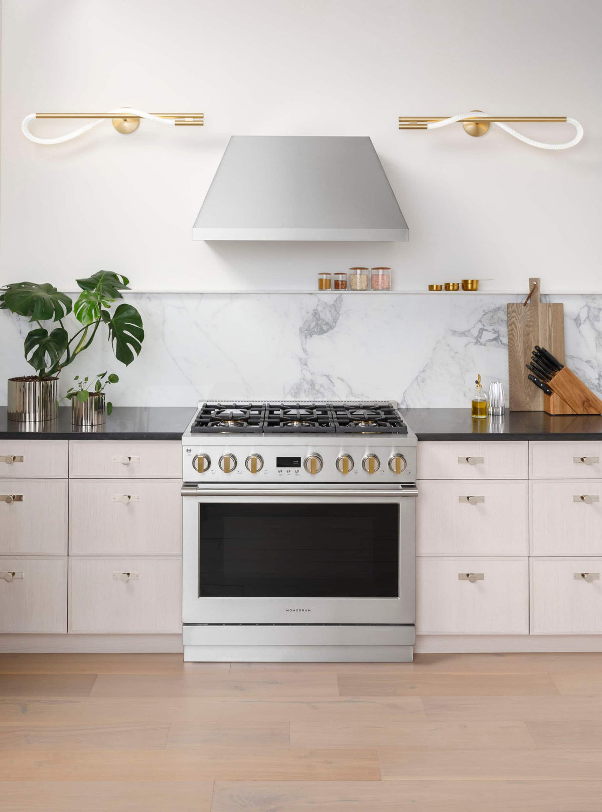 Monogram - 36 in. Wide 6 Burners 5.7 Cu. Ft. Freestanding Dual Fuel Convection Smart Range with Self-Clean - Stainless Steel