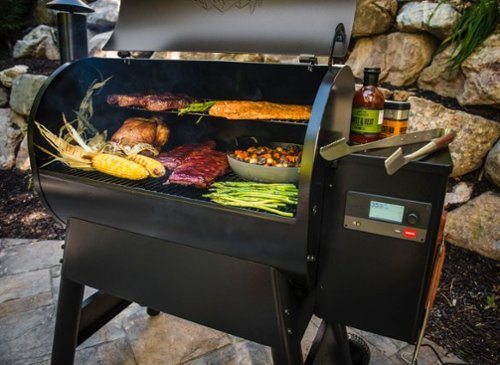 Traeger Grills - Pro 780 Pellet Grill and Smoker with WiFIRE - Black