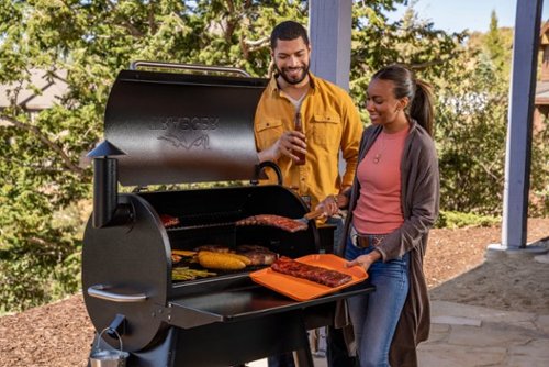 Traeger Grills - Pro 780 Pellet Grill and Smoker with WiFIRE - Black
