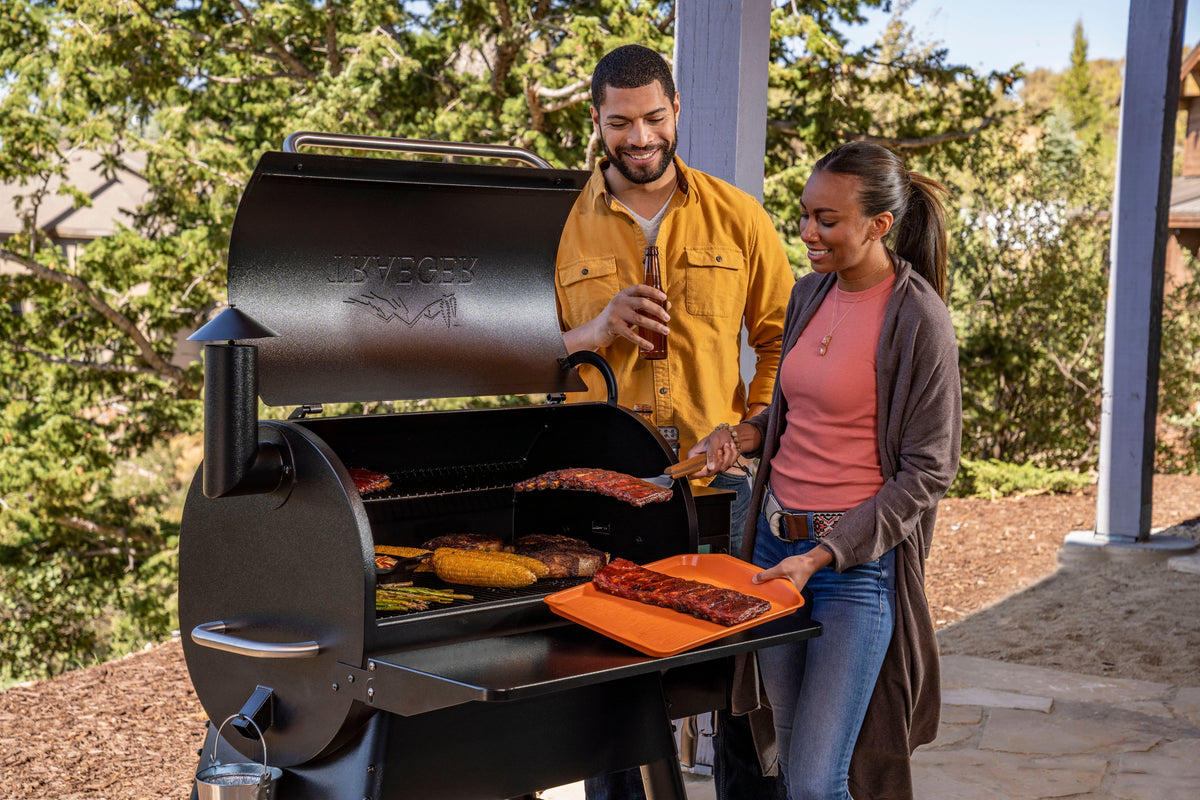 Traeger Grills - Pro 780 Pellet Grill and Smoker with WiFIRE - Black