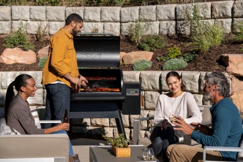 Traeger Grills - Pro 780 Pellet Grill and Smoker with WiFIRE - Black
