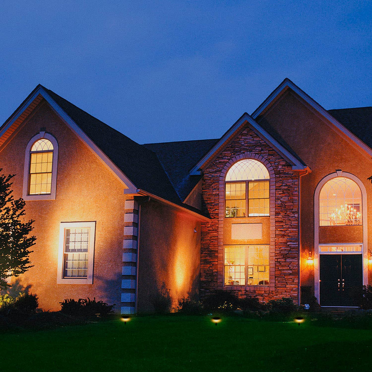 Lutron - Caseta Weatherproof+ Outdoor Smart Plug for Landscape and String Lighting, On/Off Switch - Black