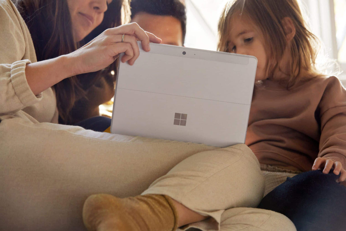 Microsoft - Geek Squad Certified Refurbished Surface Go 2 - 10.5" Touch Screen - 128GB SSD - Platinum