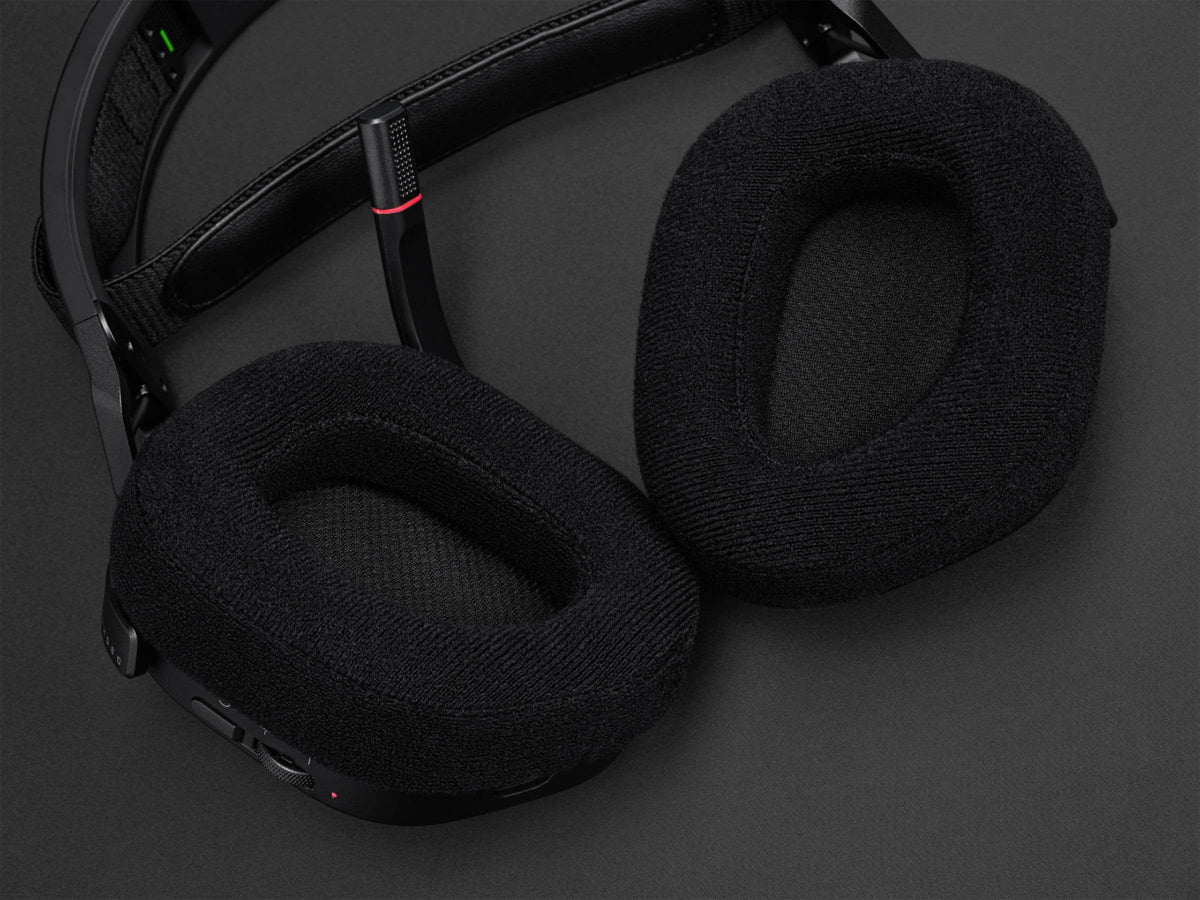 CORSAIR - HS80 RGB Wireless Gaming Headset for PC, Mac, PS5, PS4 - Carbon