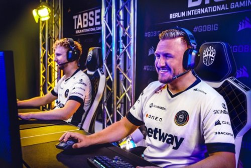 CORSAIR - HS80 RGB Wireless Gaming Headset for PC, Mac, PS5, PS4 - Carbon