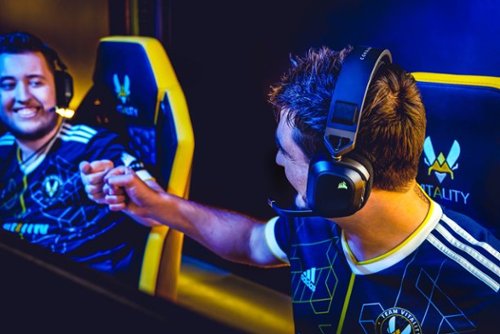 CORSAIR - HS80 RGB Wireless Gaming Headset for PC, Mac, PS5, PS4 - Carbon