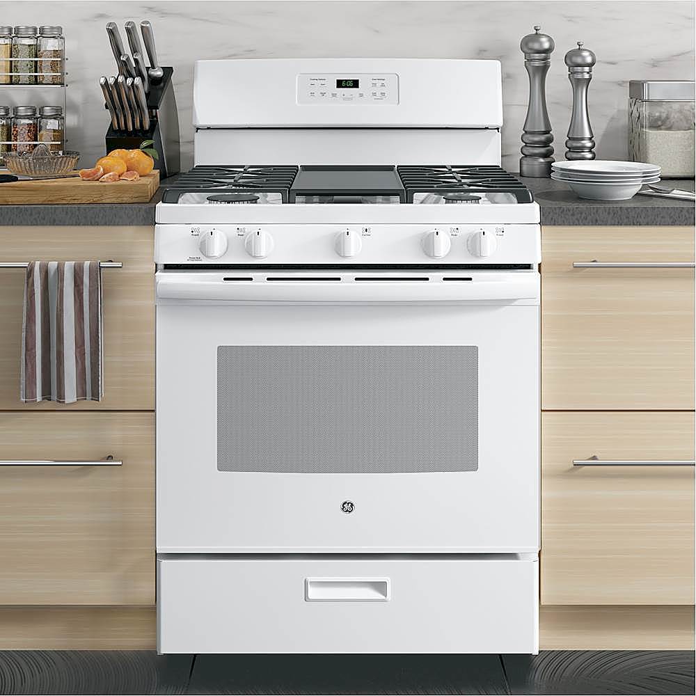 GE - 30 in. Wide 5 Burners 5.0 Cu. Ft. Freestanding Gas Range - White