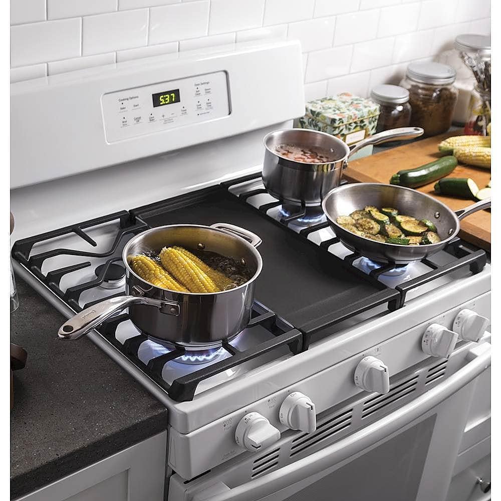 GE - 30 in. Wide 5 Burners 5.0 Cu. Ft. Freestanding Gas Range - White