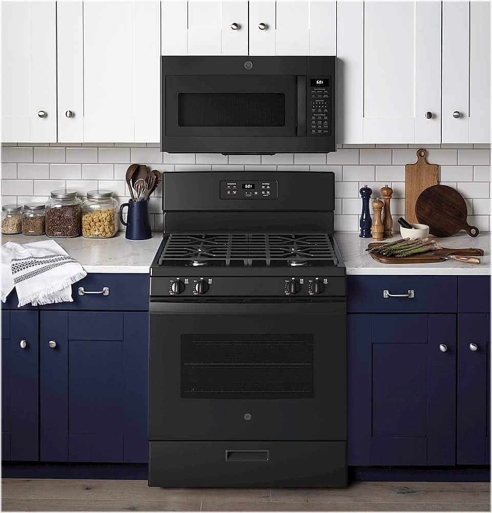 GE - 30 in. Wide 4 Burners 4.8 Cu. Ft. Freestanding Gas Range - Black