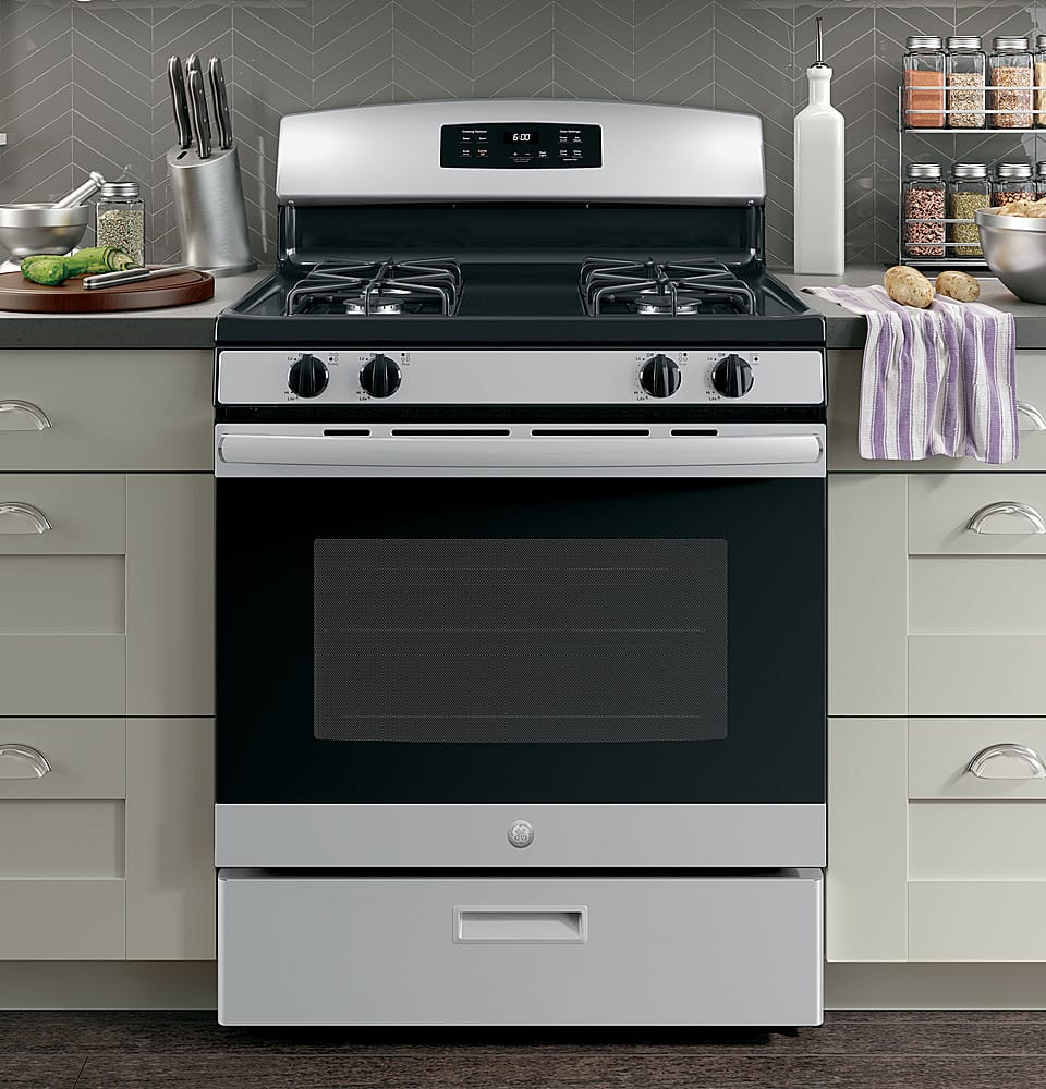 GE - 30 in. Wide 4 Burners 4.8 Cu. Ft. Freestanding Gas Range - Stainless Steel