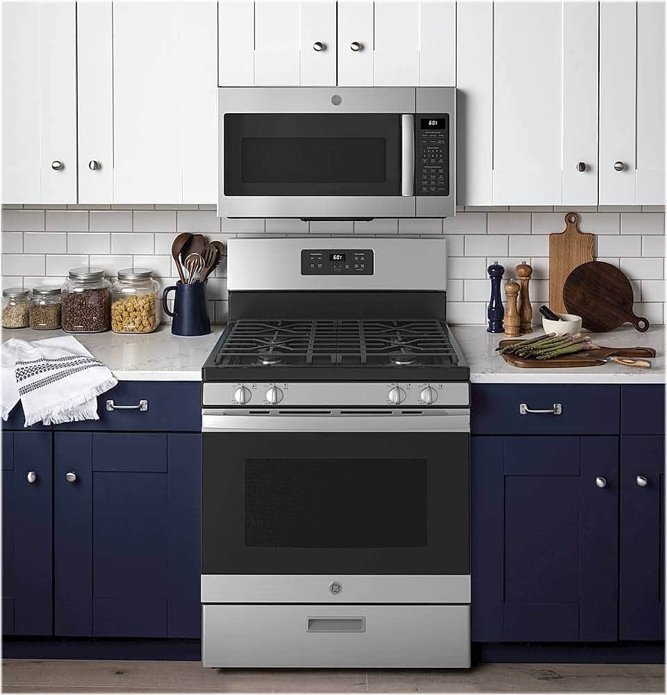 GE - 30 in. Wide 4 Burners 4.8 Cu. Ft. Freestanding Gas Range - Stainless Steel