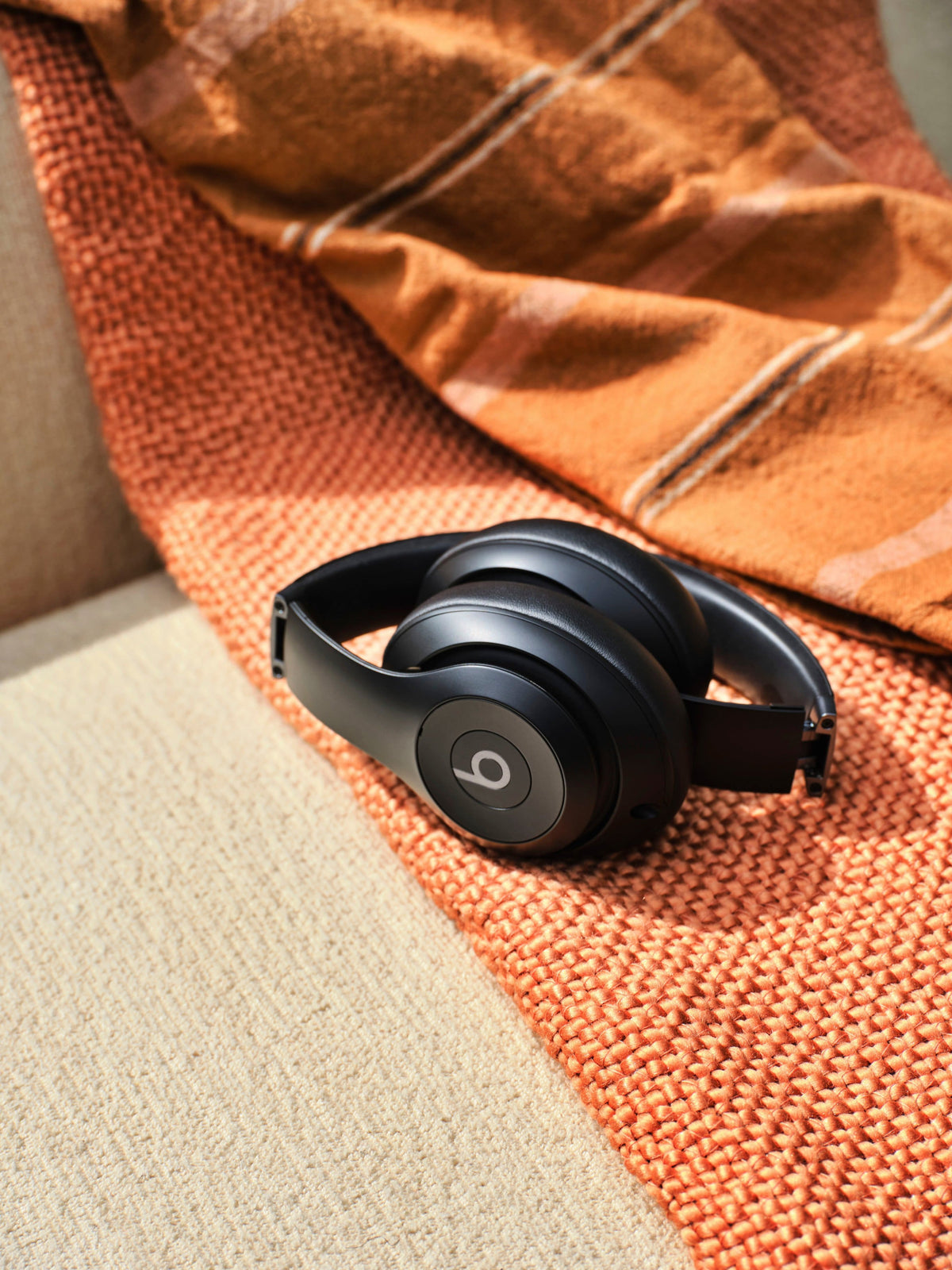 Beats - Studio Pro - Wireless Noise Cancelling Over-the-Ear Headphones - Black