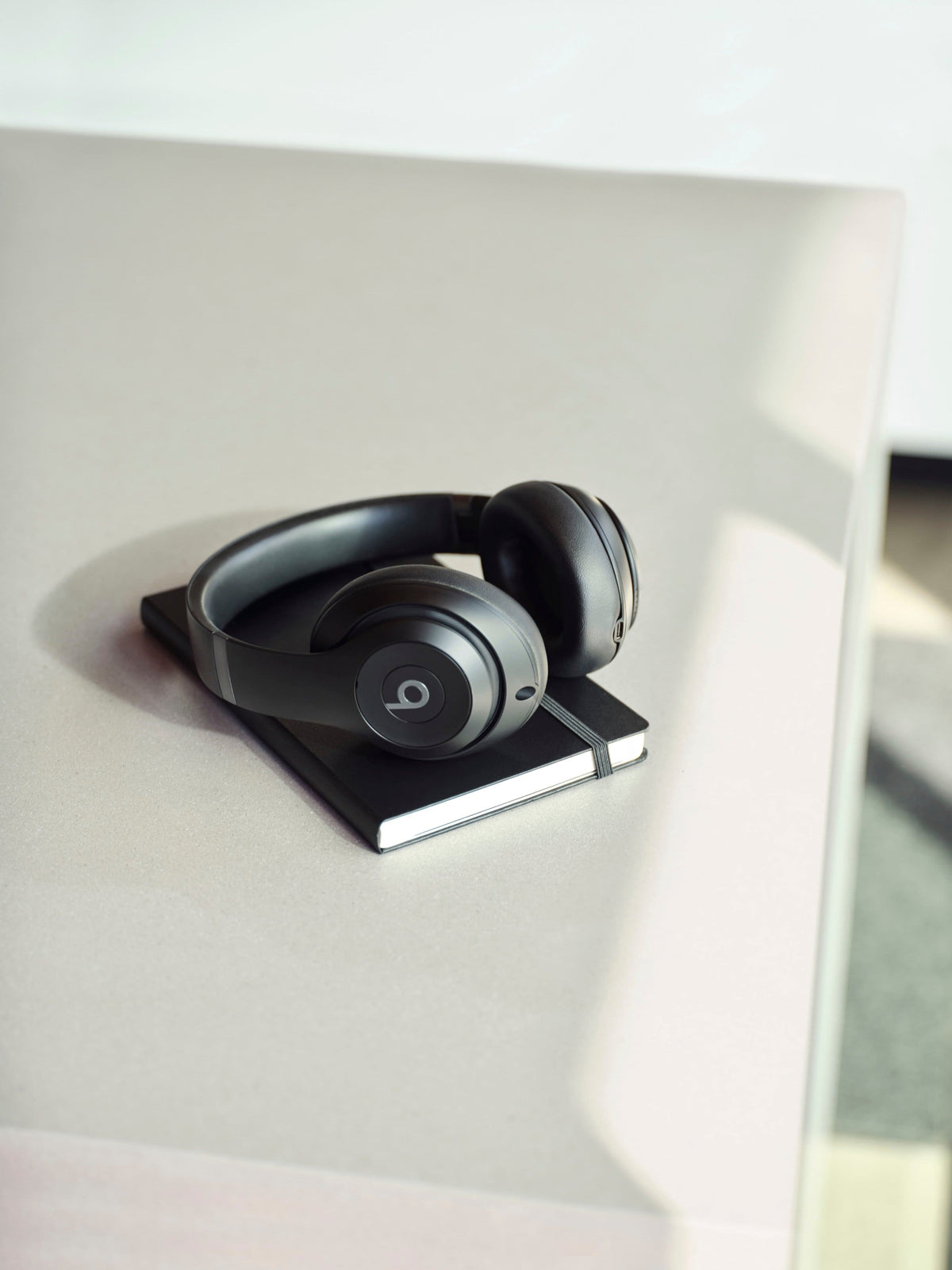 Beats - Studio Pro - Wireless Noise Cancelling Over-the-Ear Headphones - Black