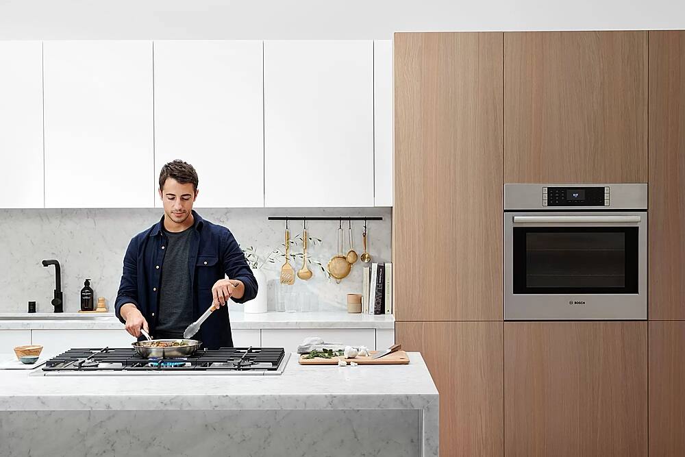 Bosch - 800 Series 30" 4.6 Cu. Ft. Built-In Single Electric Smart Wall Oven with True Convection - Stainless Steel