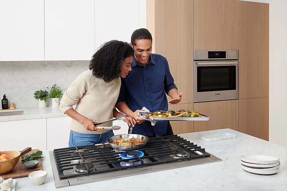 Bosch - 800 Series 30" 4.6 Cu. Ft. Built-In Single Electric Smart Wall Oven with True Convection - Stainless Steel