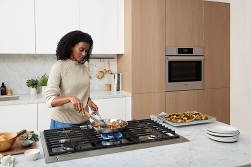 Bosch - 800 Series 30" 4.6 Cu. Ft. Built-In Single Electric Smart Wall Oven with True Convection - Stainless Steel