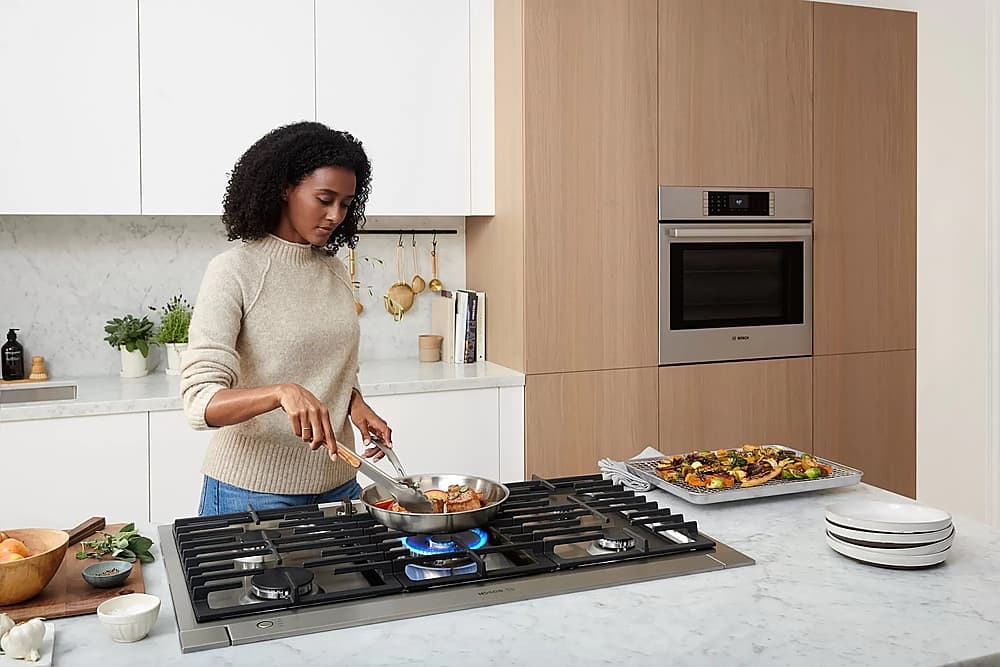 Bosch - 800 Series 30" 4.6 Cu. Ft. Built-In Single Electric Smart Wall Oven with True Convection - Stainless Steel