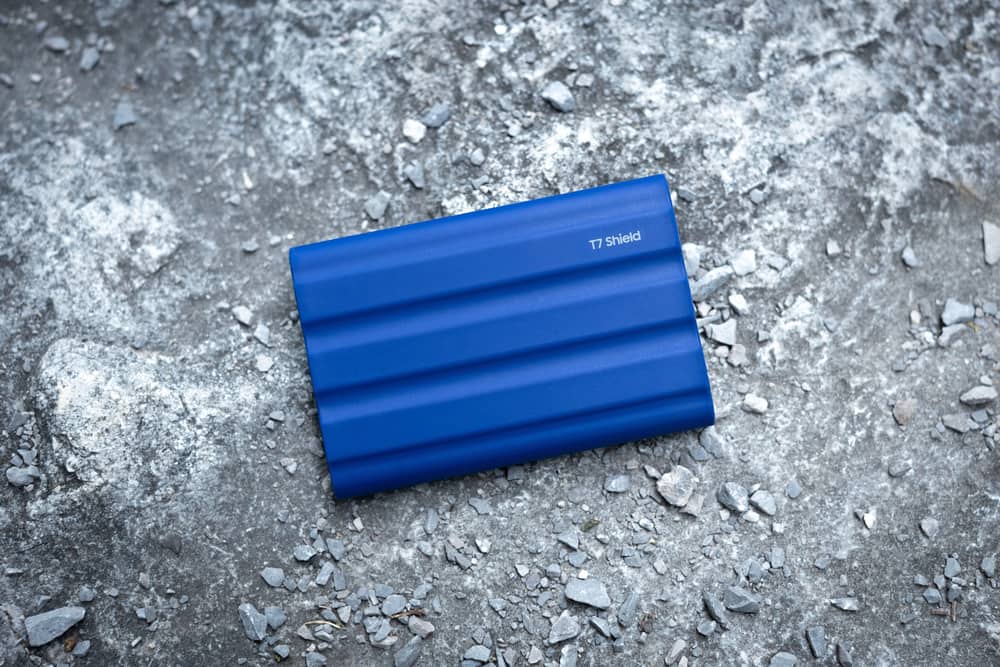 Samsung - Geek Squad Certified Refurbished T7 Shield 1TB External USB 3.2 Gen 2 Rugged SSD IP65 Water Resistant - Blue