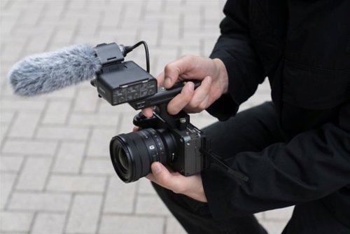 Sony - Alpha FE PZ 16-35mm F4 G Full-Frame Constant-Aperture Wide-Angle Power Zoom G Lens - Black