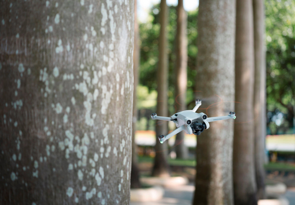DJI - Geek Squad Refurbished Good - Mini 3 Pro and Remote Control with Built-in Screen - Gray