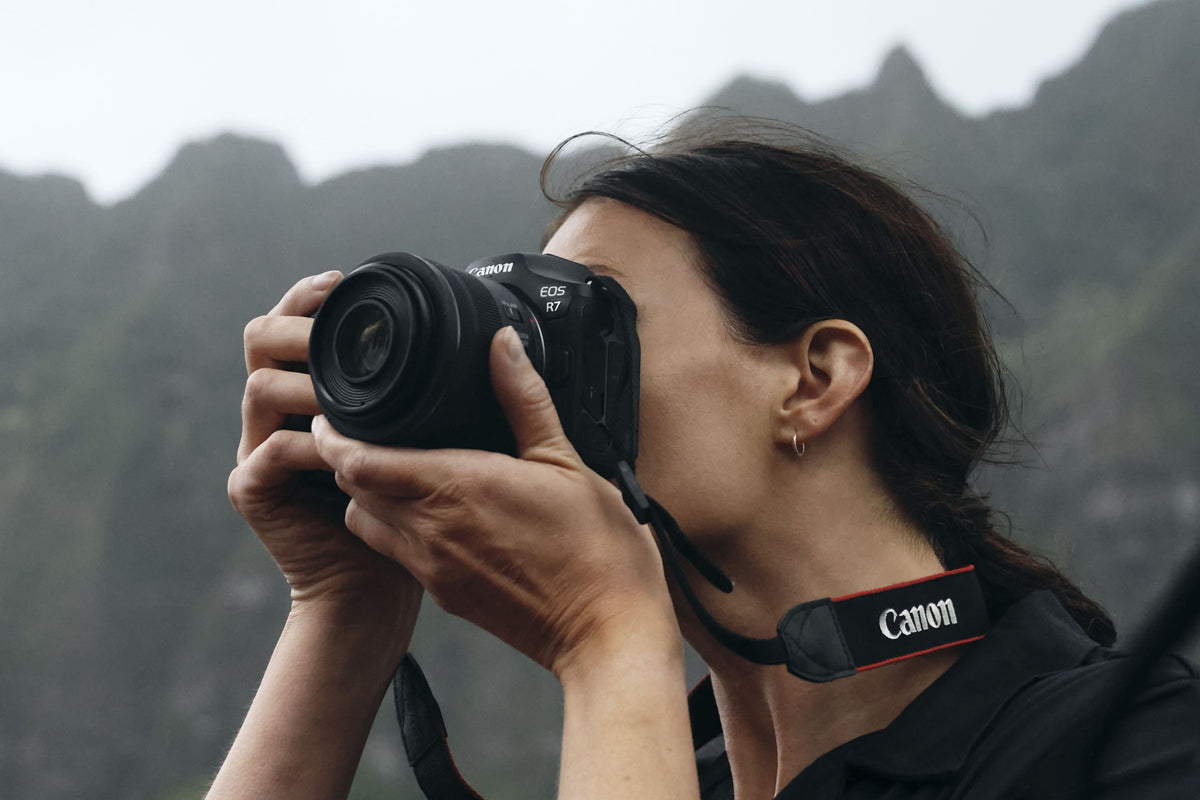Canon - EOS R7 Mirrorless Camera (Body Only) - Black