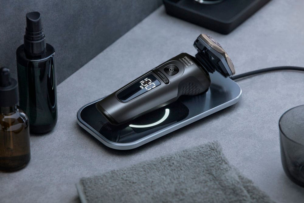 Philips Norelco - 9000 Prestige Shaver with Qi Charging Pad and Premium Case - Black