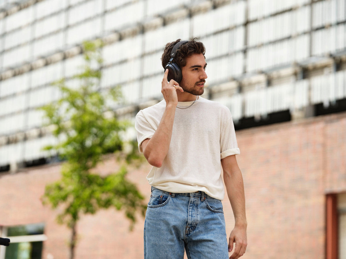 Sennheiser - MOMEMTUM 4 Wireless Adaptive Noise-Canceling Over-The-Ear Headphones - Black