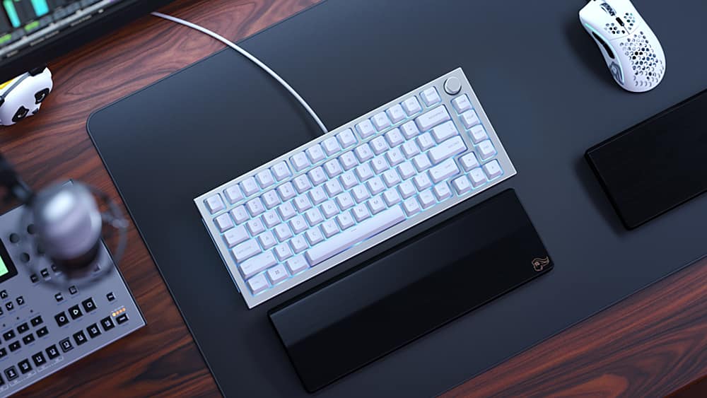 Glorious - GMMK Pro Barebone High Profile Gasket Mounted RGB 75% Wired Mechanical Keyboard - White