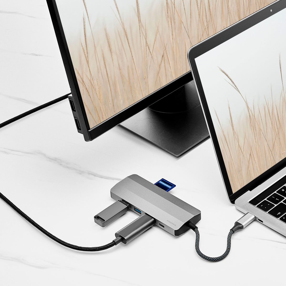 Insignia™ - 7-Port USB-C Hub - Gray