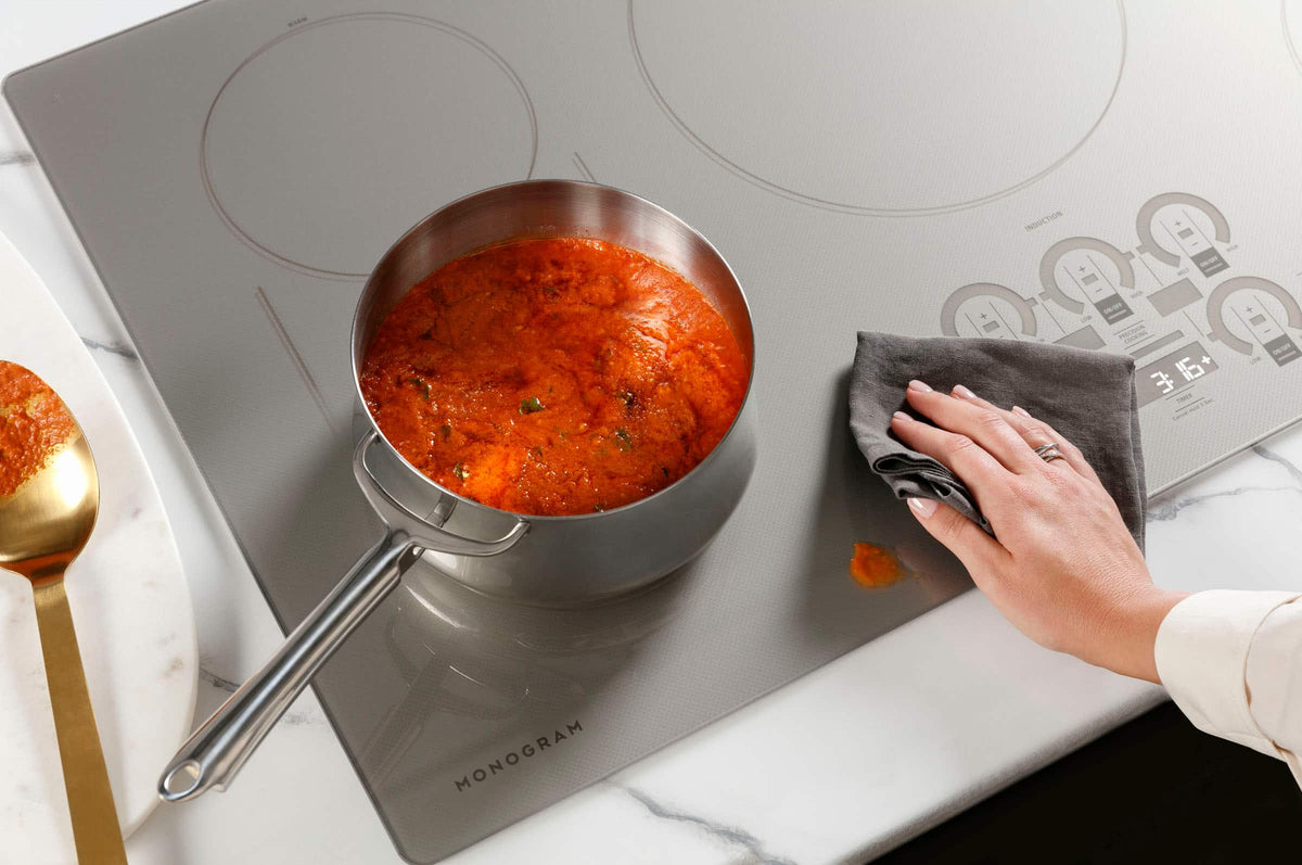 Monogram - 30" Built-In Induction Cooktop with 4 Cooking Elements and Precision Temperature Control - Black Graphite