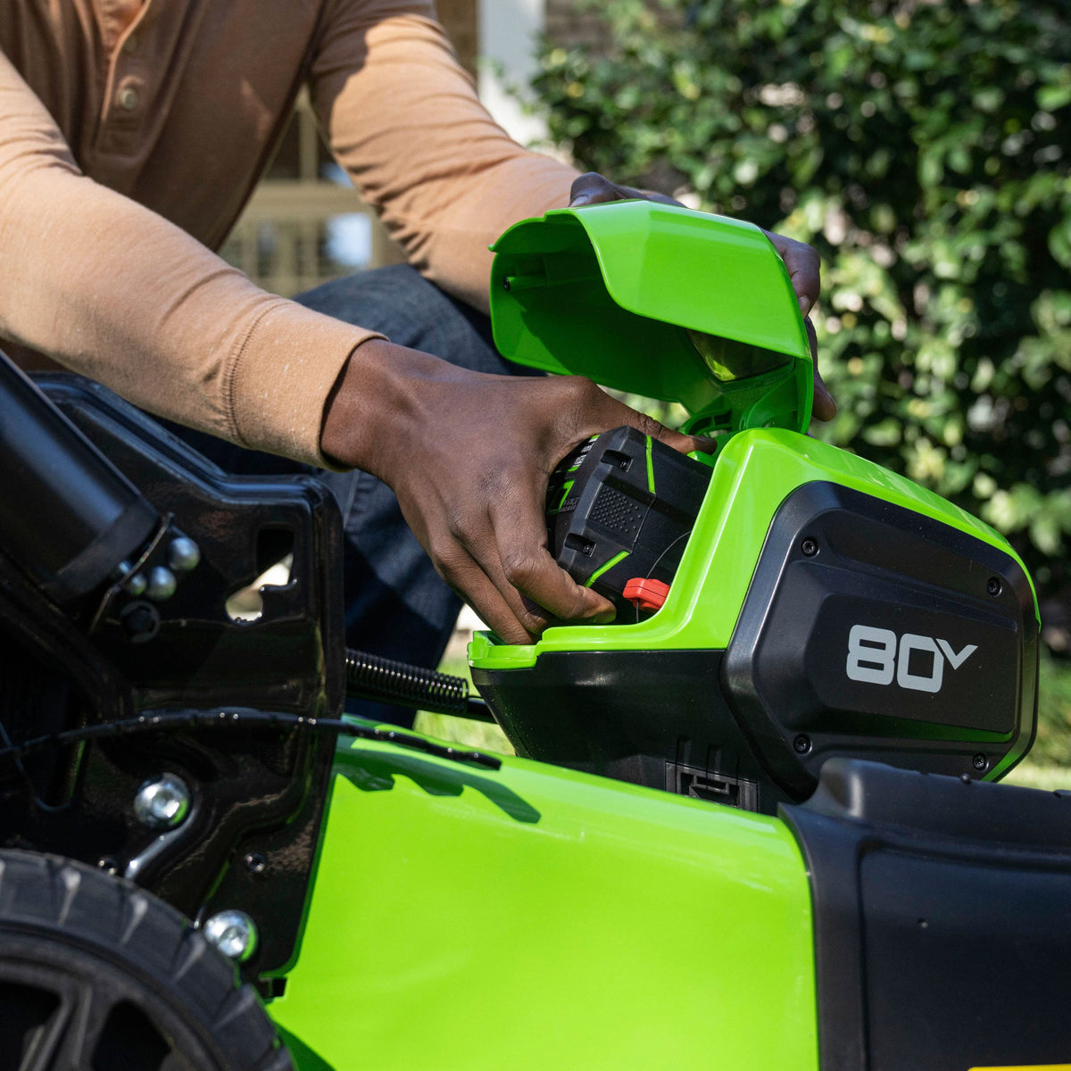 Greenworks - 80-Volt 21-Inch Self-Propelled Lawn Mower with 4.0Ah Battery and Charger - Green