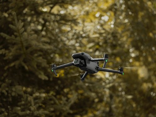 DJI - Geek Squad Certified Refurbished Mavic 3 Classic and Remote Controller with Built-in Screen - Gray