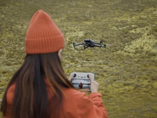 DJI - Geek Squad Certified Refurbished Mavic 3 Classic and Remote Controller with Built-in Screen - Gray