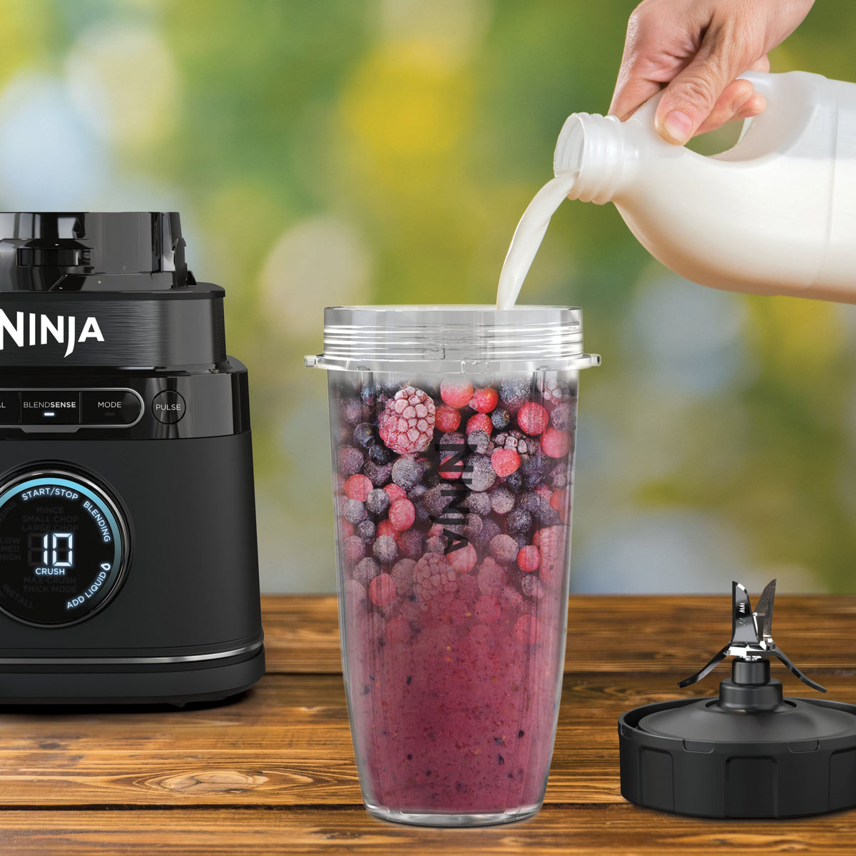 Ninja - Detect Power Blender Pro + Personal Single-Serve, BlendSense Technology, 1800PW, 72 oz. Pitcher, To-Go Cups - Black
