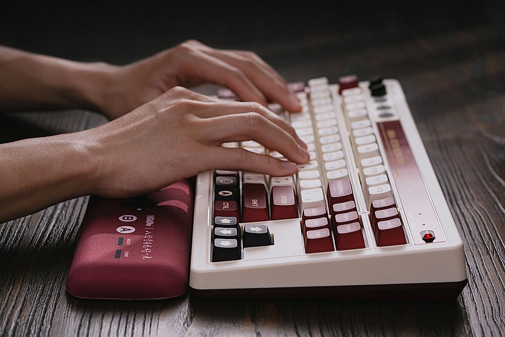 8BitDo - Retro Mechanical Keyboard - Fami Edition