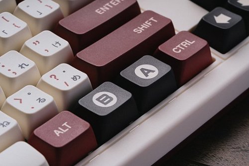 8BitDo - Retro Mechanical Keyboard - Fami Edition