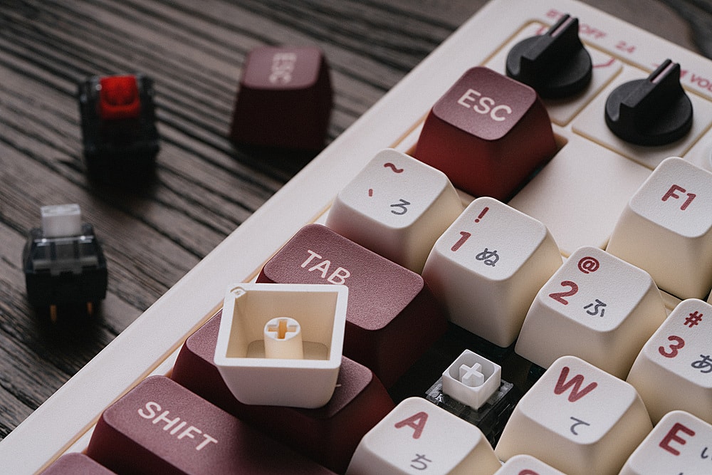 8BitDo - Retro Mechanical Keyboard - Fami Edition