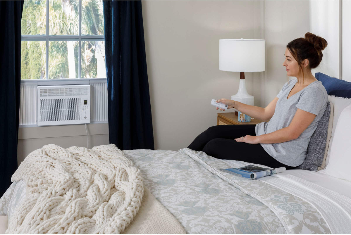 GE - 150 Sq. Ft 5000 BTU Window Air Conditioner - White
