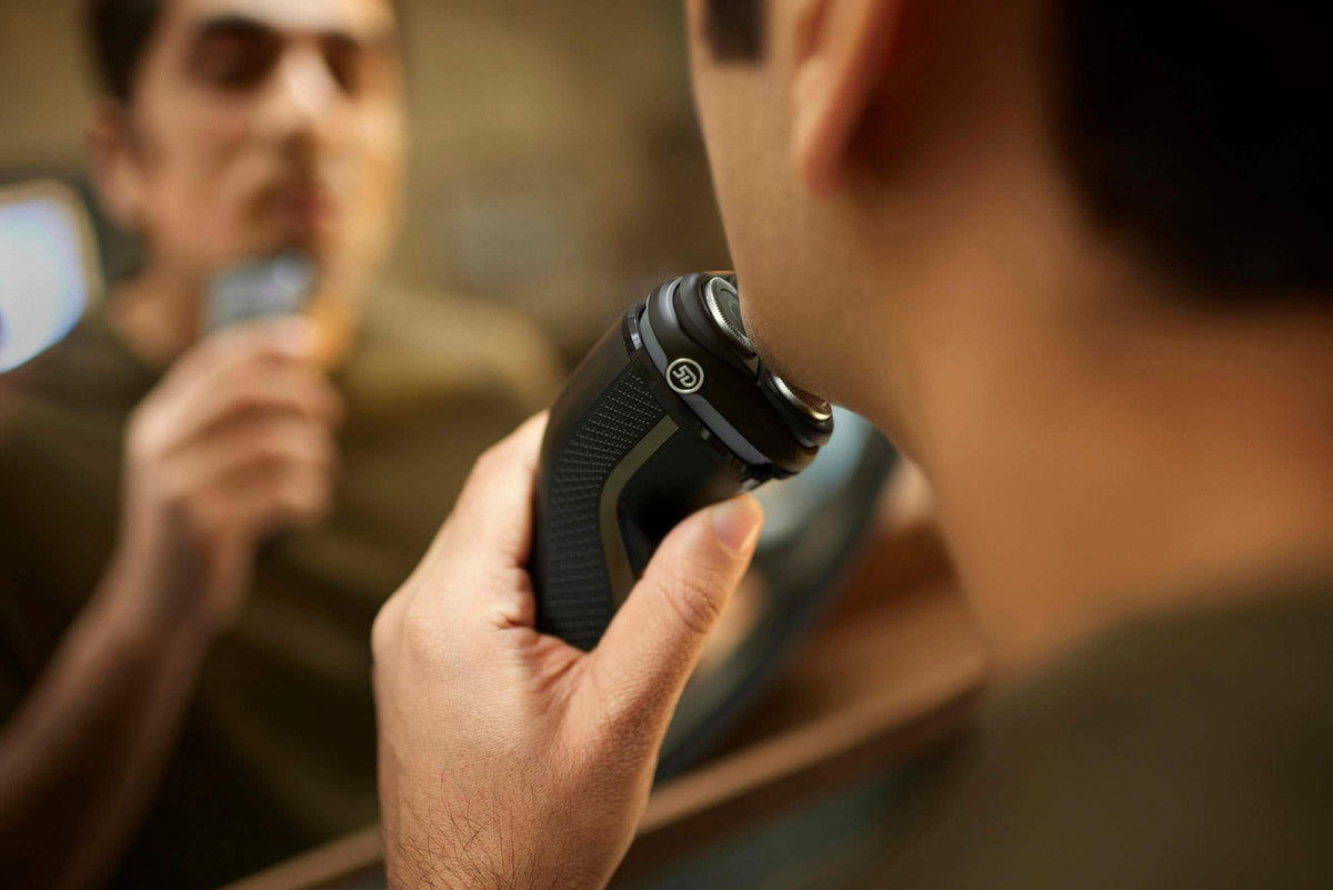 Philips Norelco - Series 3000 Rechargeable Wet/Dry Electric Shaver - Black