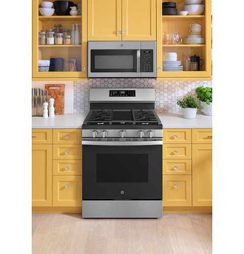 GE - 30 in. Wide 5 Burners 5.3 Cu. Ft. Freestanding Gas Convection Range with Steam Cleaning and EasyWash Oven Tray - Stainless Steel